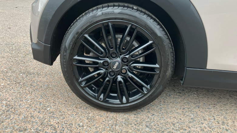 MINI Hatchback 1.5 Cooper Exclusive 3dr Auto Petrol Hatchback